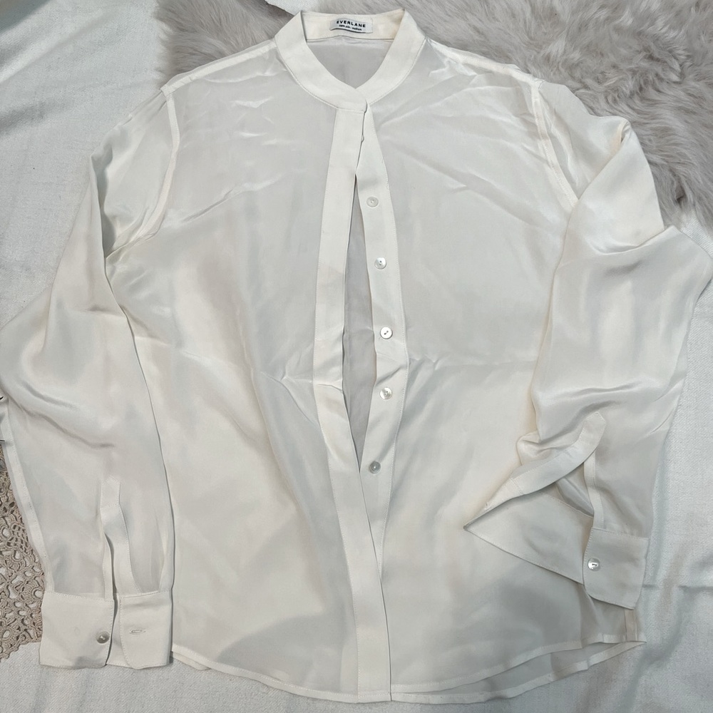 Everlane ivory silk button up - medium